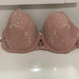 32DD La senza bra like new worn minimally pink with beautiful detail
